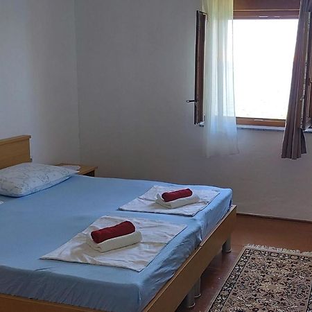 Apartmani Ana Karlobag Esterno foto