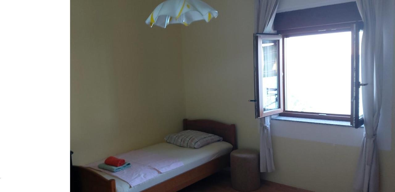 Apartmani Ana Karlobag Esterno foto