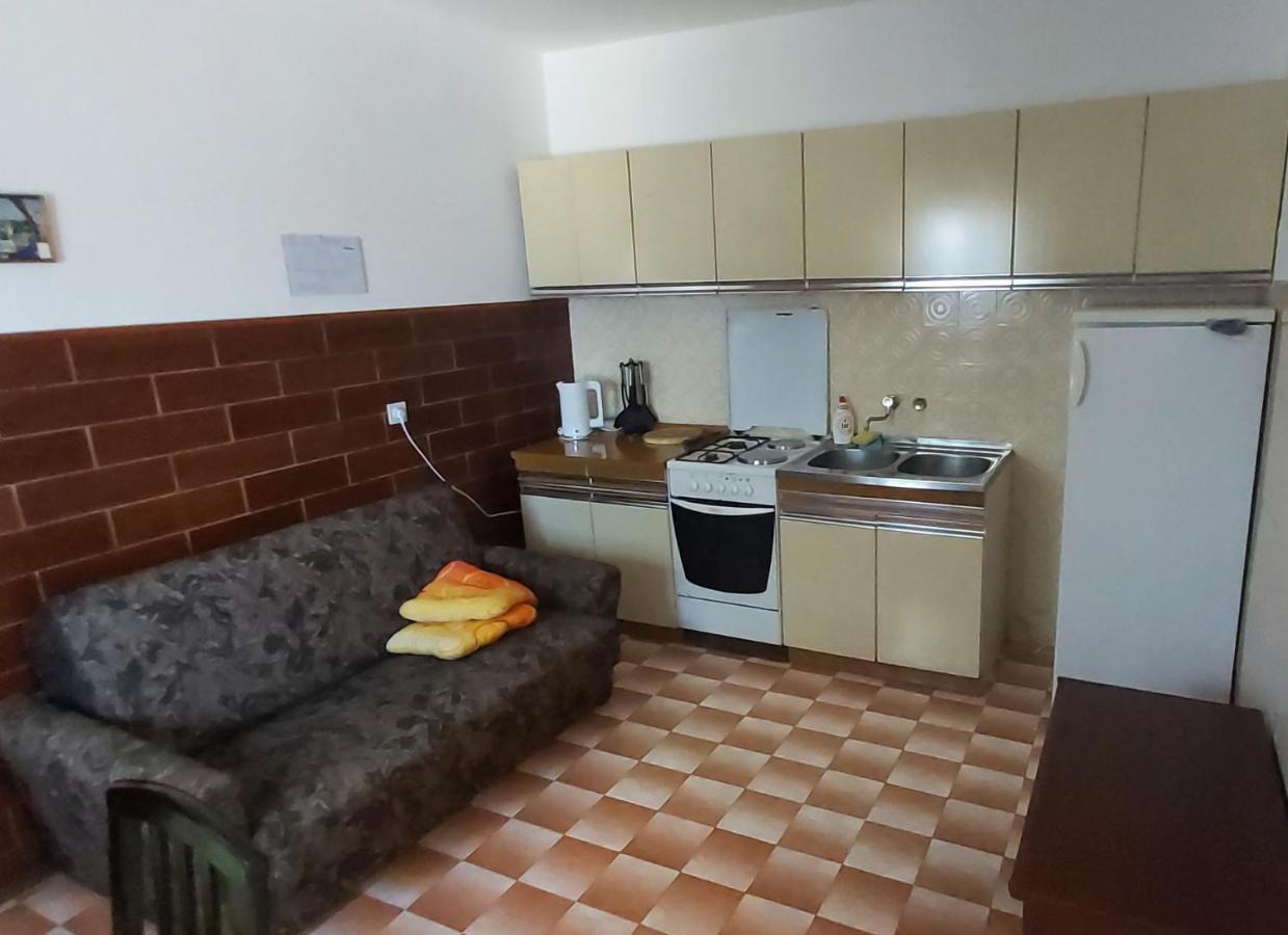 Apartmani Ana Karlobag Esterno foto